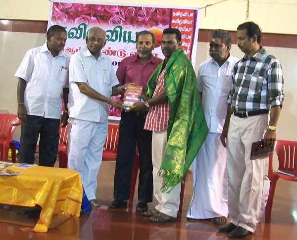 kavignar-murugesh-award02