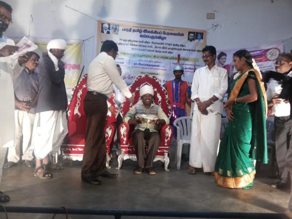 கவிஞர் மு.முருகேசிற்குப் பரிசு04 ; nighazh)murukesu_parisu04